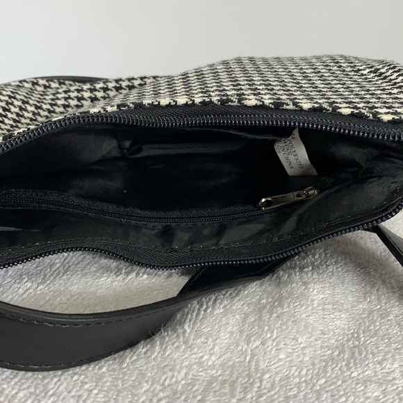 Small Shoulder Tweed Style Black White Silver Hardware Zipper Pocketbook Handbag - Picture 6 of 8
